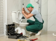 Mua dụng cụ thông tắc bồn cầu ở đâu