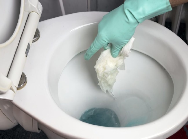 Th&ocirc;ng bồn cầu quận 5 kh&ocirc;ng định kỳ sẽ để lại hậu quả g&igrave; ?