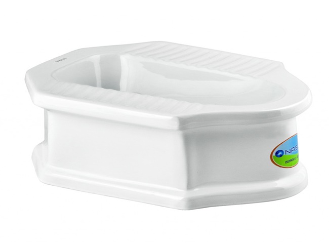 Cấu tạo bồn cầu xổm c&oacute; thiết kế giản lược hơn rất nhiều