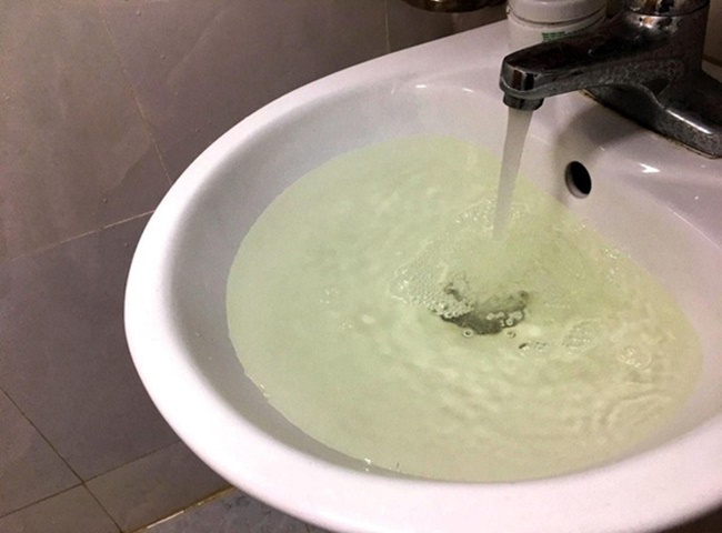 Lavabo thoát nước chậm là vấn nạn thường xuyên xảy ra