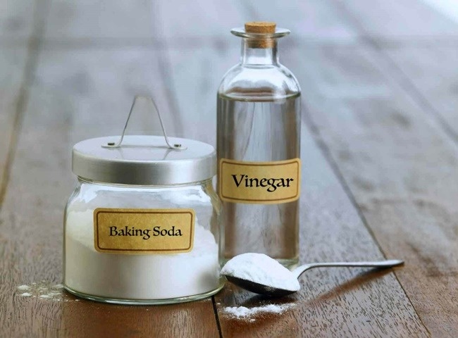 Thông tắc bồn cầu với soda và dấm