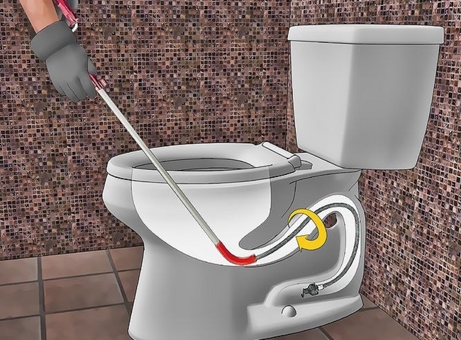 Thông tắc bồn cầu bằng cách sử dụng dây cáp